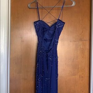 Floorlength blue prom dress
